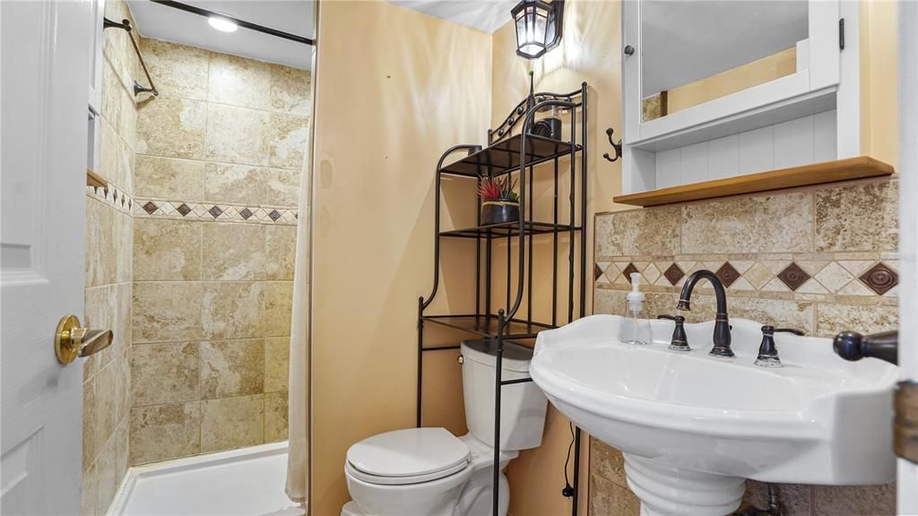 Под контрактом: $225,000 (3 спален, 2 ванн, 1140 Квадратных фут)