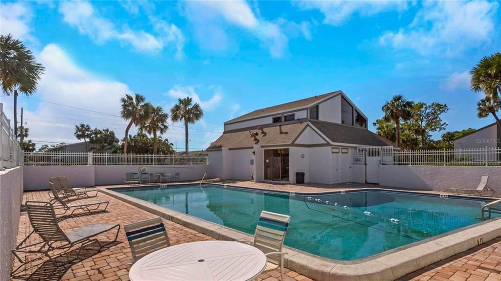 Под контрактом: $225,000 (3 спален, 2 ванн, 1140 Квадратных фут)