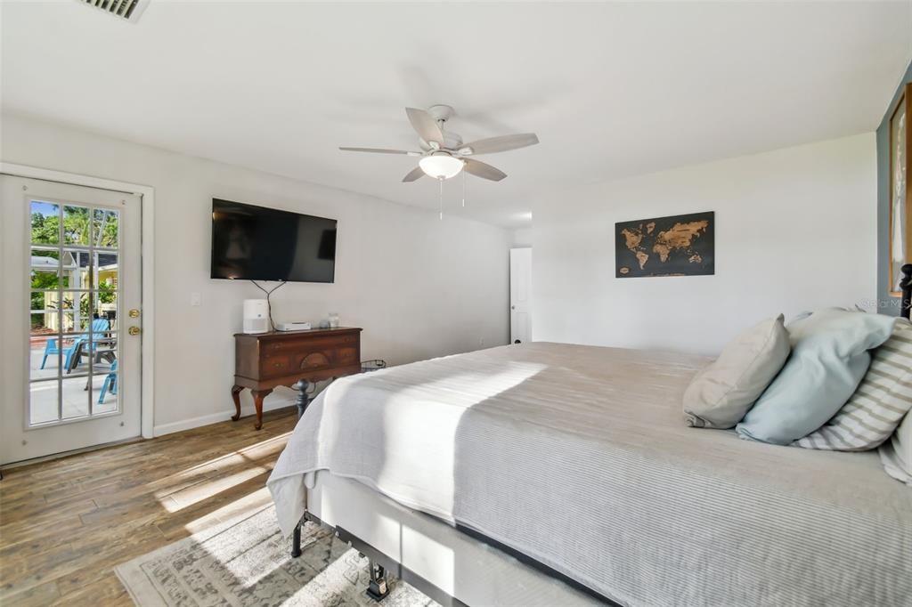 Active With Contract: $715,000 (3 beds, 2 baths, 2413 Square Feet)