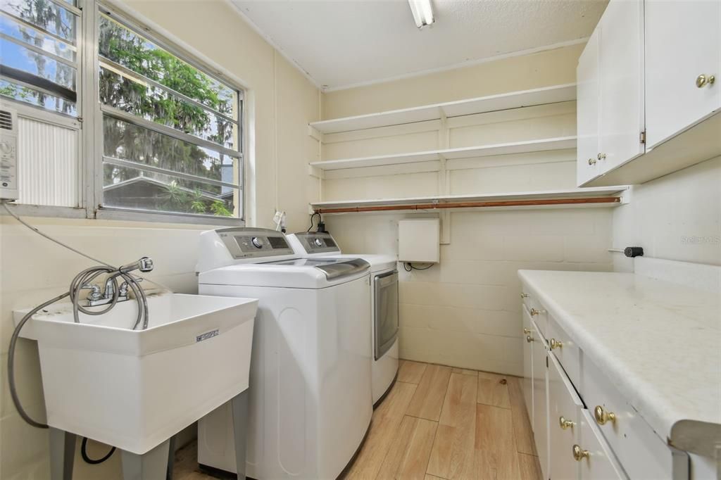 Active With Contract: $715,000 (3 beds, 2 baths, 2413 Square Feet)