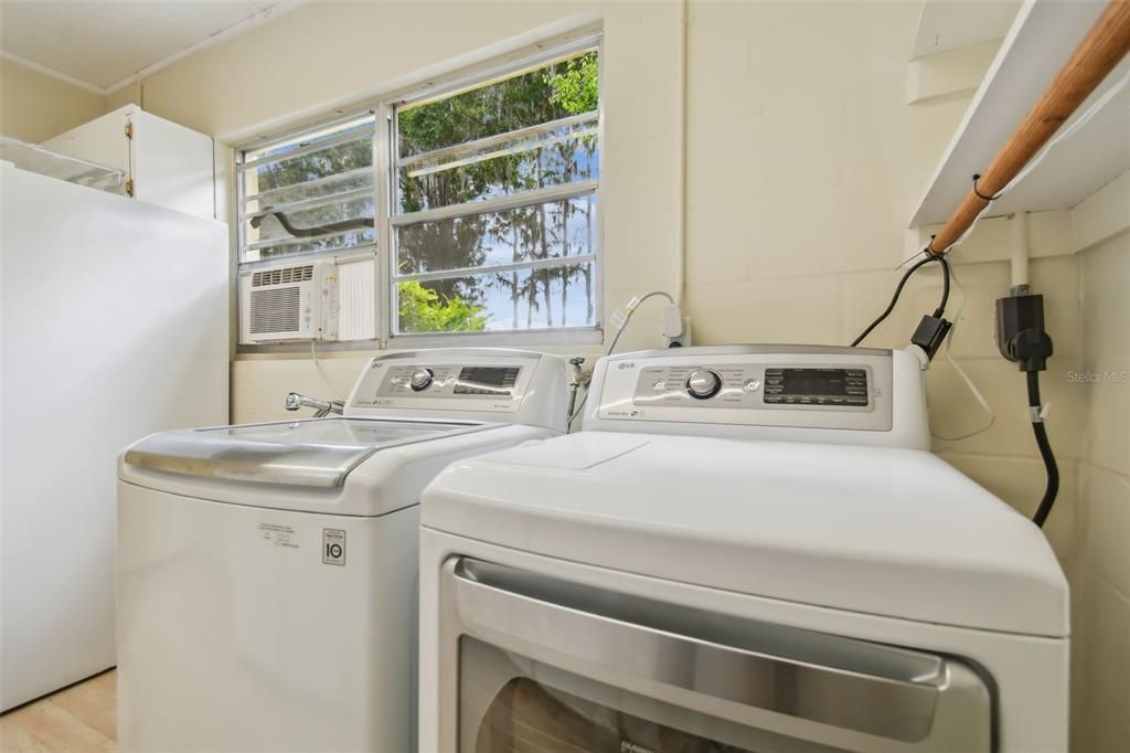 Active With Contract: $715,000 (3 beds, 2 baths, 2413 Square Feet)