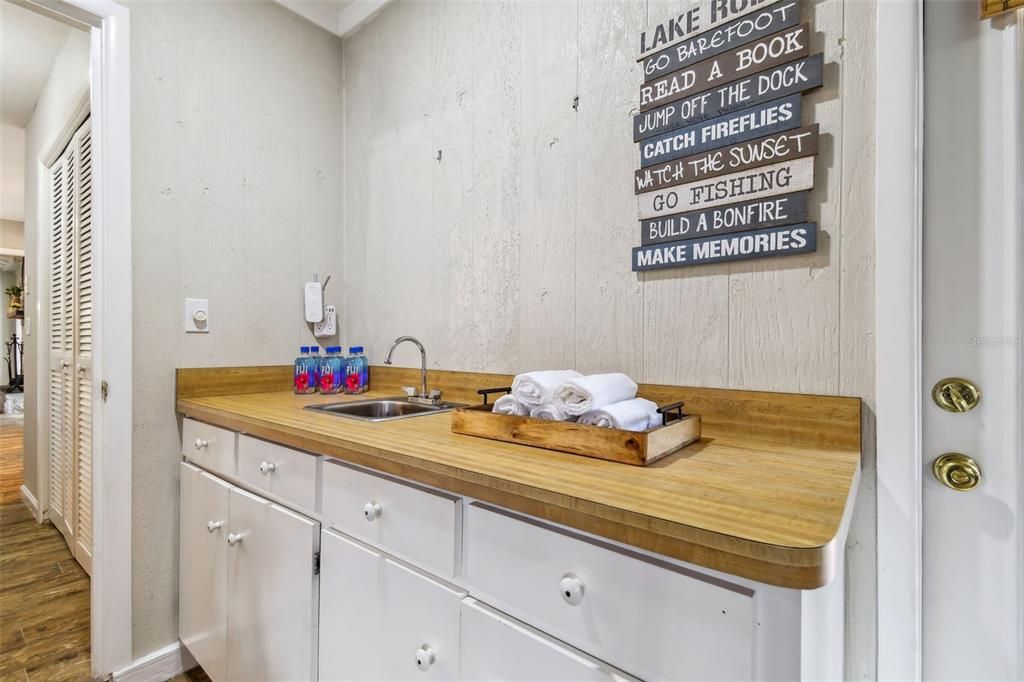 Active With Contract: $715,000 (3 beds, 2 baths, 2413 Square Feet)