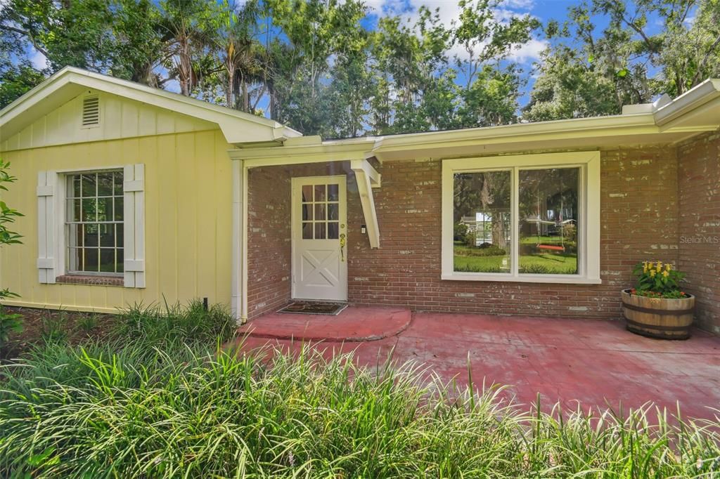 Active With Contract: $715,000 (3 beds, 2 baths, 2413 Square Feet)