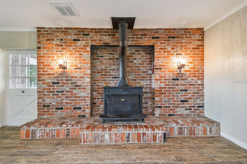 Active With Contract: $715,000 (3 beds, 2 baths, 2413 Square Feet)