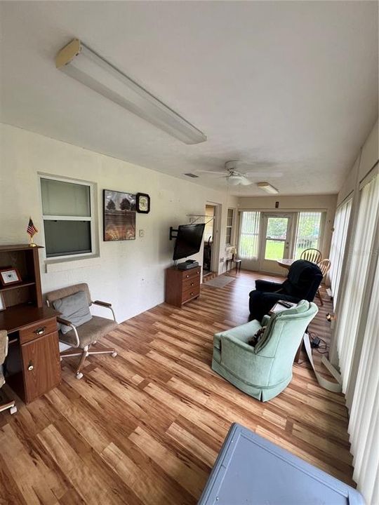 Active With Contract: $225,000 (2 beds, 2 baths, 1269 Square Feet)