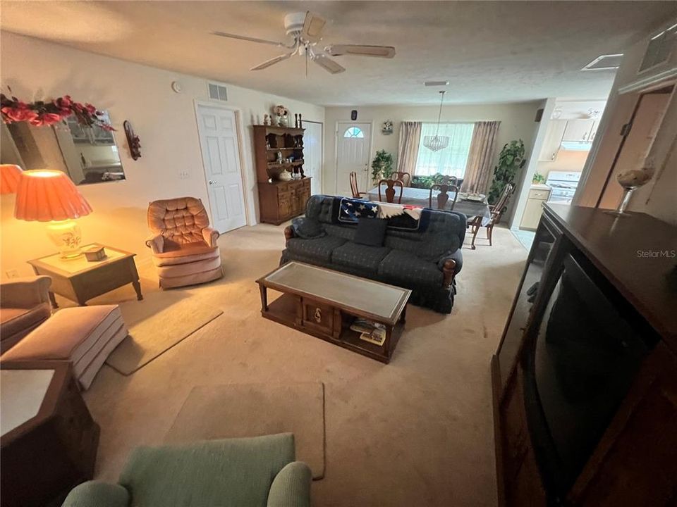 Active With Contract: $225,000 (2 beds, 2 baths, 1269 Square Feet)