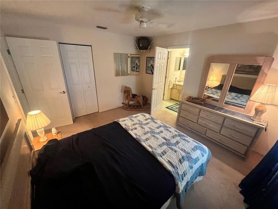 Active With Contract: $225,000 (2 beds, 2 baths, 1269 Square Feet)