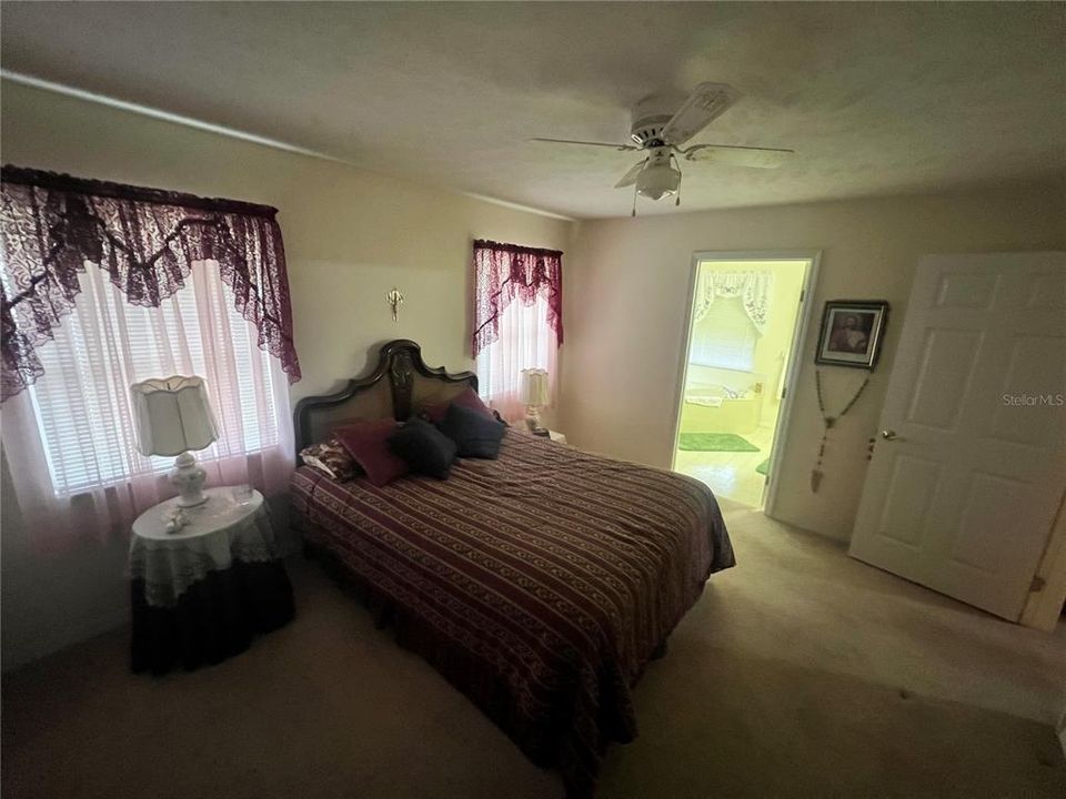 Active With Contract: $225,000 (2 beds, 2 baths, 1269 Square Feet)