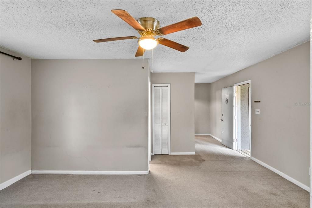 For Rent: $1,150 (2 beds, 1 baths, 843 Square Feet)