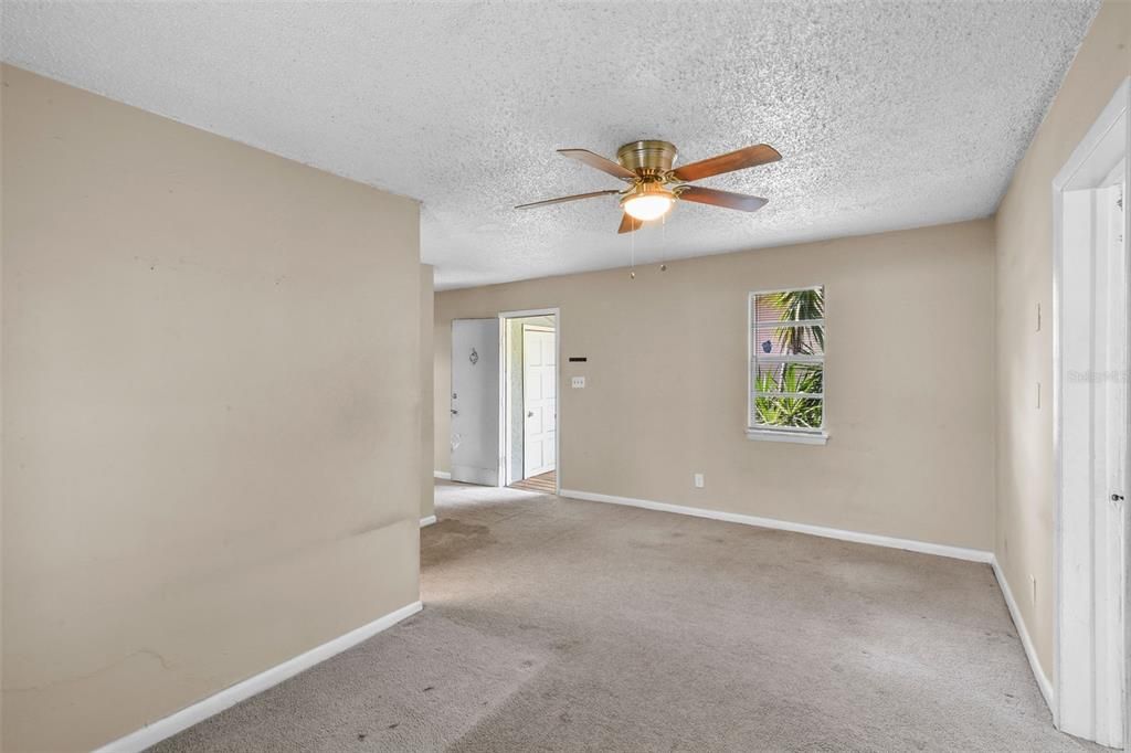 For Rent: $1,150 (2 beds, 1 baths, 843 Square Feet)