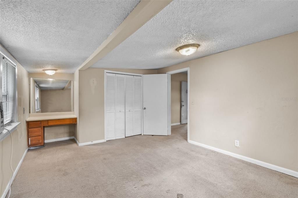 For Rent: $1,150 (2 beds, 1 baths, 843 Square Feet)