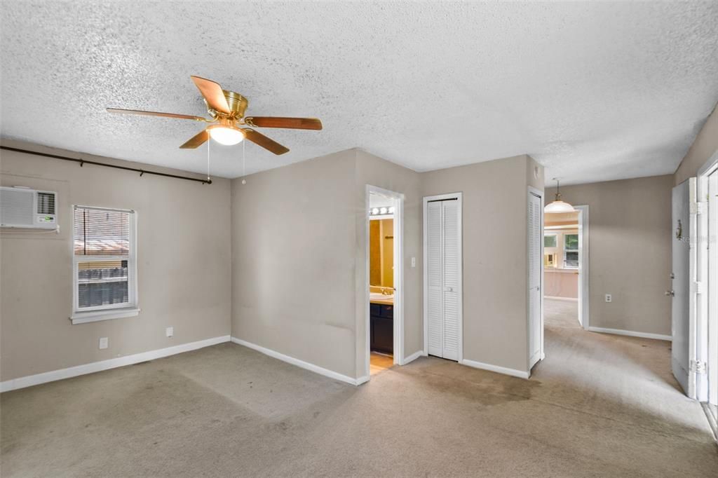 For Rent: $1,150 (2 beds, 1 baths, 843 Square Feet)