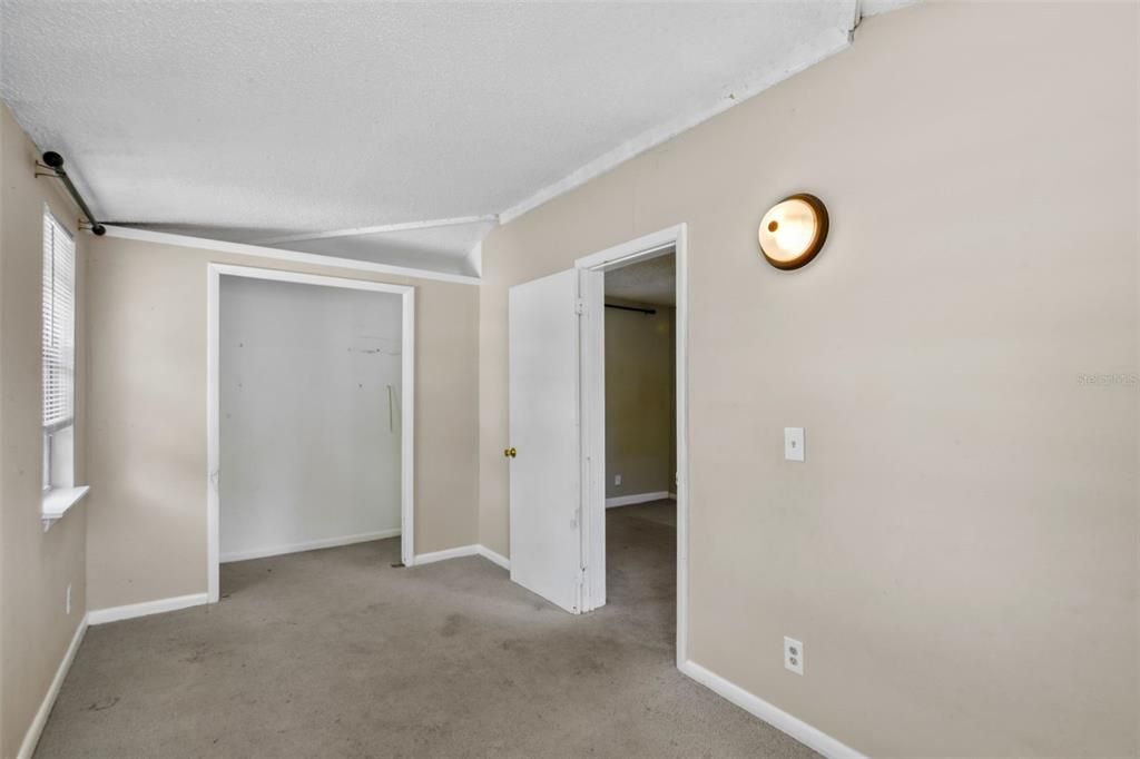 For Rent: $1,150 (2 beds, 1 baths, 843 Square Feet)