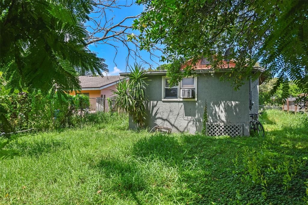 For Rent: $1,150 (2 beds, 1 baths, 843 Square Feet)