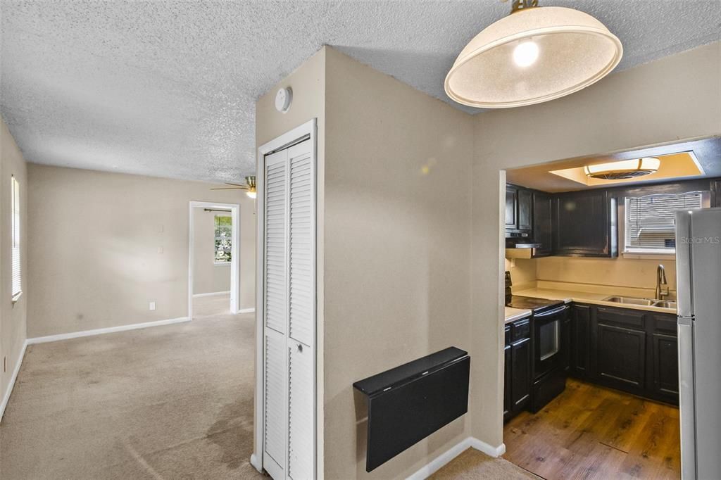 For Rent: $1,150 (2 beds, 1 baths, 843 Square Feet)