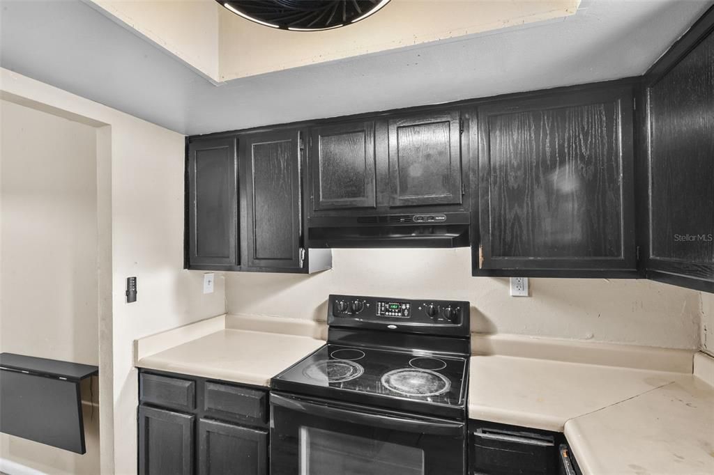 For Rent: $1,150 (2 beds, 1 baths, 843 Square Feet)