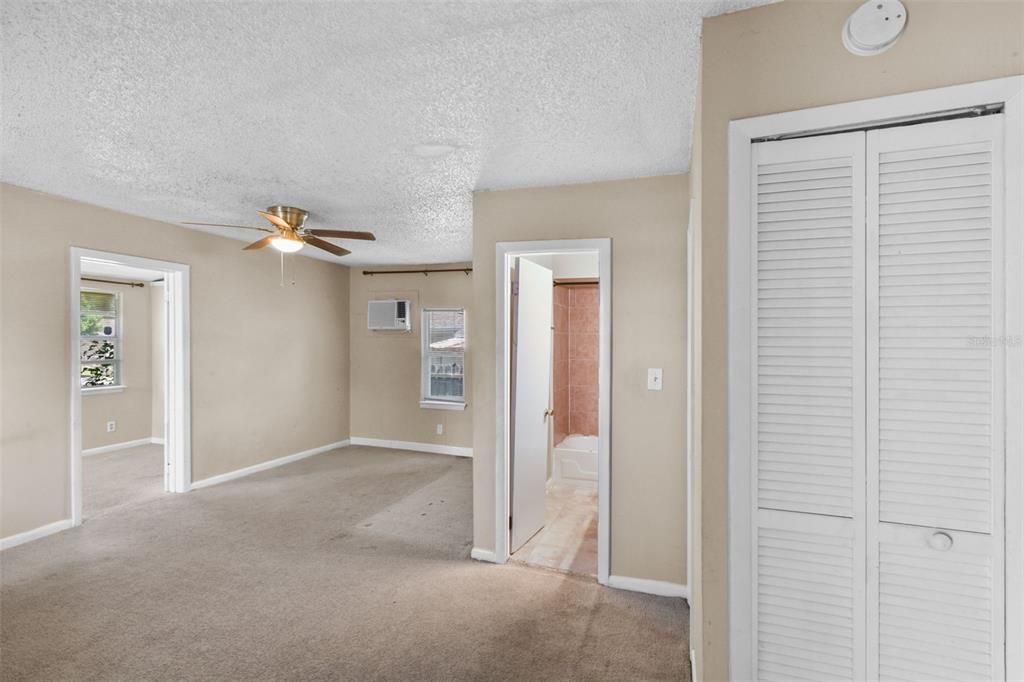 For Rent: $1,150 (2 beds, 1 baths, 843 Square Feet)