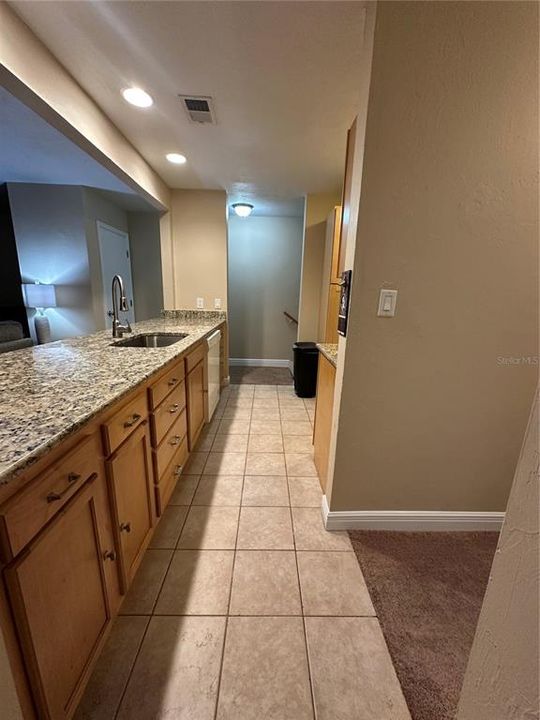 待售: $299,000 (3 贝兹, 3 浴室, 2038 平方英尺)