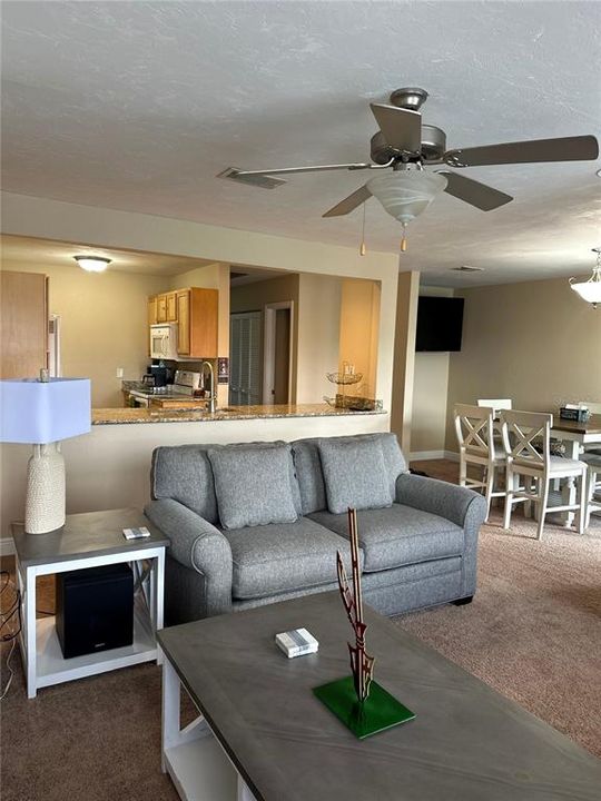 待售: $299,000 (3 贝兹, 3 浴室, 2038 平方英尺)