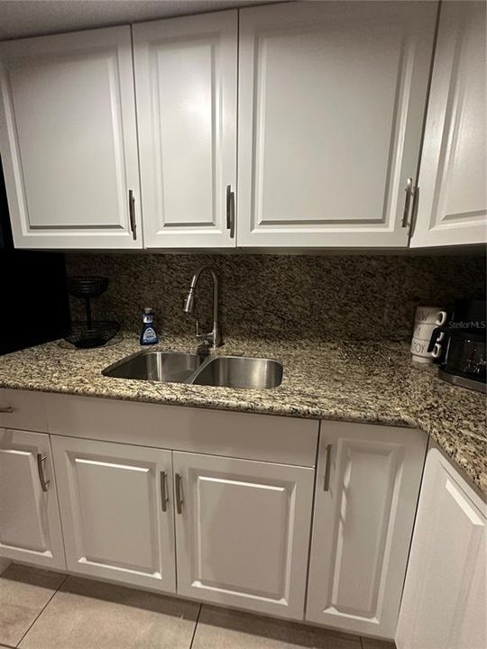 待售: $299,000 (3 贝兹, 3 浴室, 2038 平方英尺)