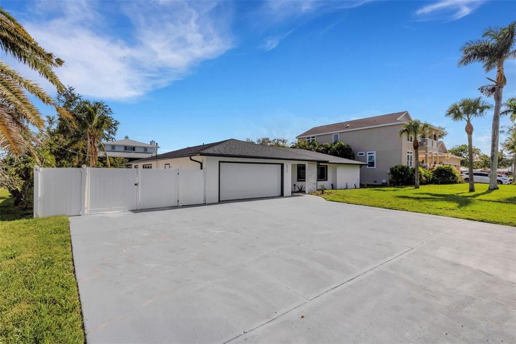 For Sale: $1,049,000 (4 beds, 4 baths, 2284 Square Feet)