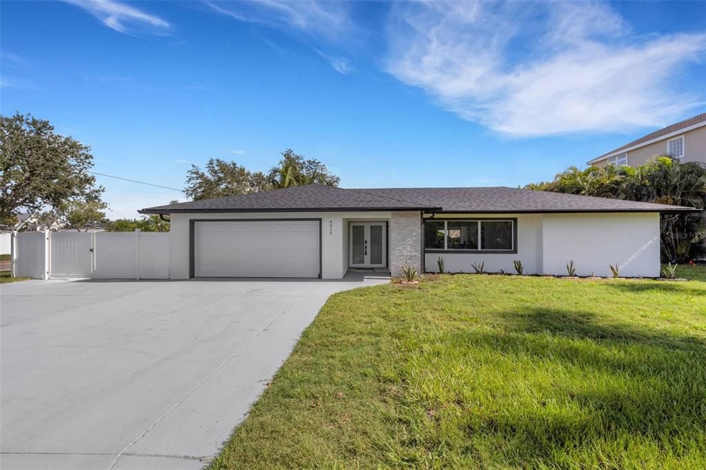 For Sale: $1,049,000 (4 beds, 4 baths, 2284 Square Feet)