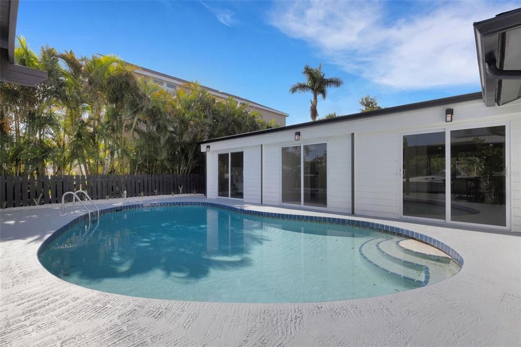 For Sale: $1,049,000 (4 beds, 4 baths, 2284 Square Feet)