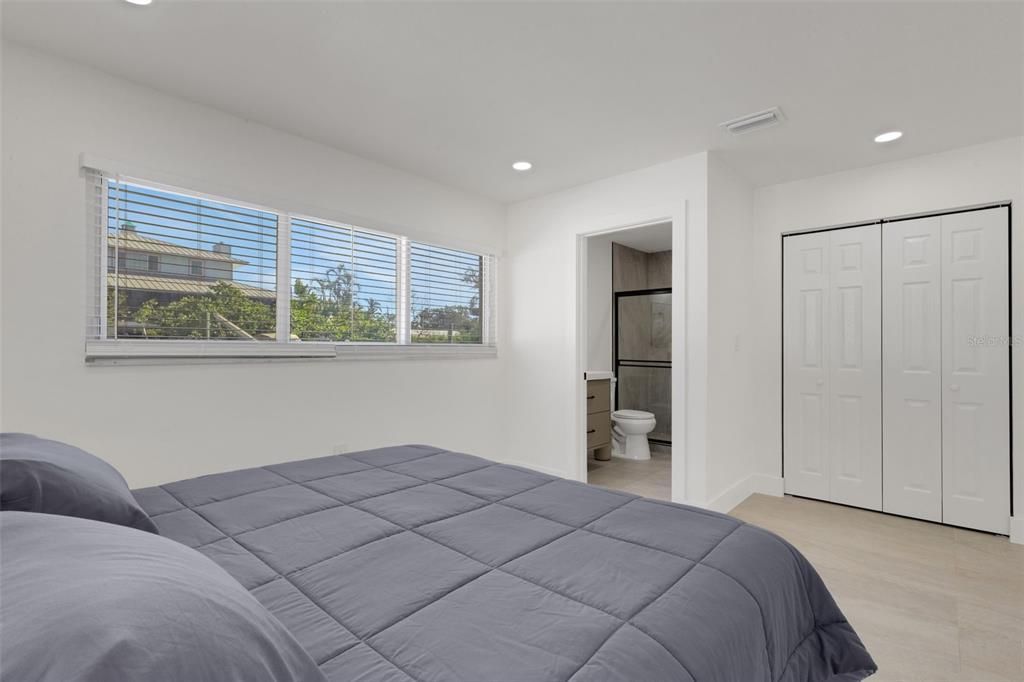 For Sale: $1,049,000 (4 beds, 4 baths, 2284 Square Feet)