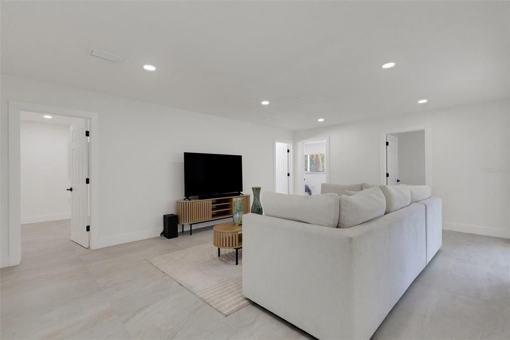 For Sale: $1,049,000 (4 beds, 4 baths, 2284 Square Feet)