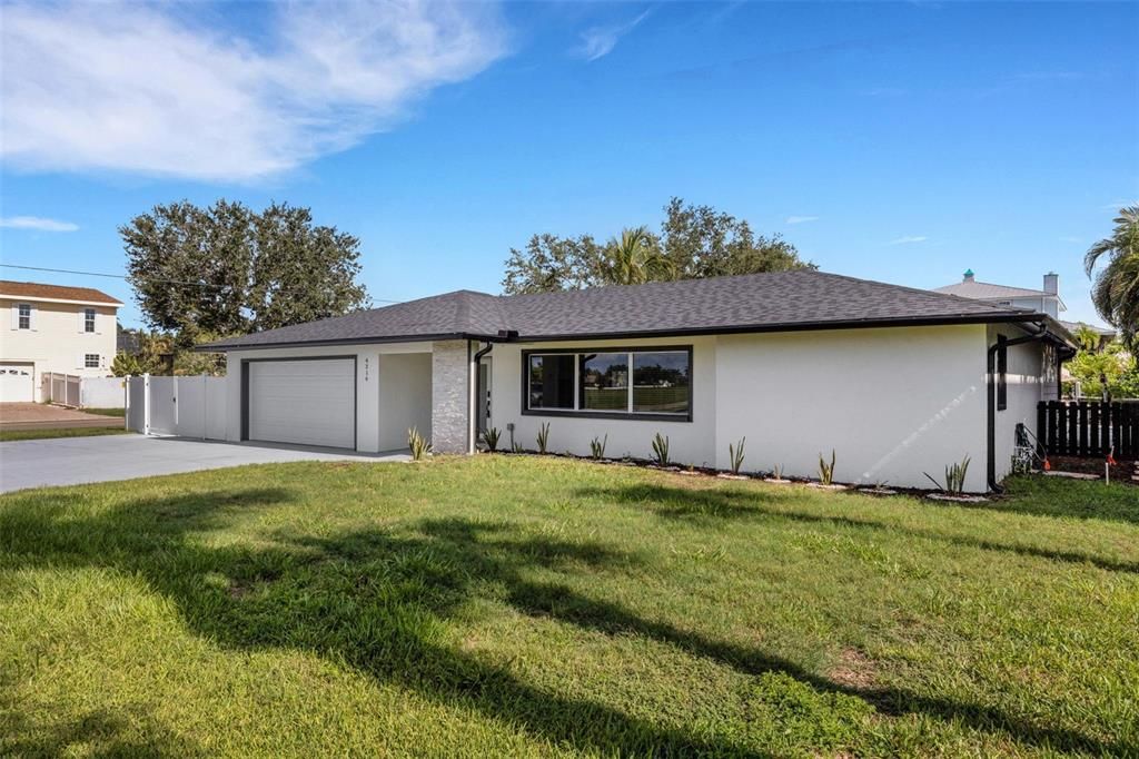 For Sale: $1,049,000 (4 beds, 4 baths, 2284 Square Feet)