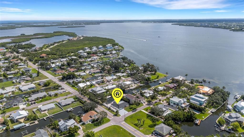 For Sale: $1,049,000 (4 beds, 4 baths, 2284 Square Feet)