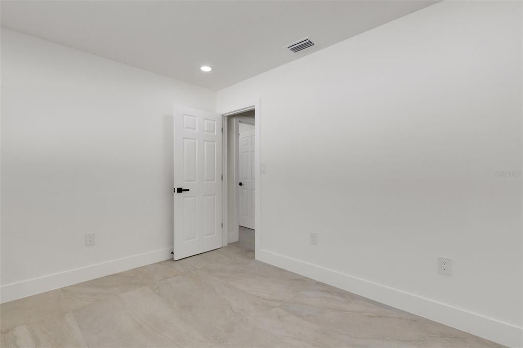 For Sale: $1,049,000 (4 beds, 4 baths, 2284 Square Feet)