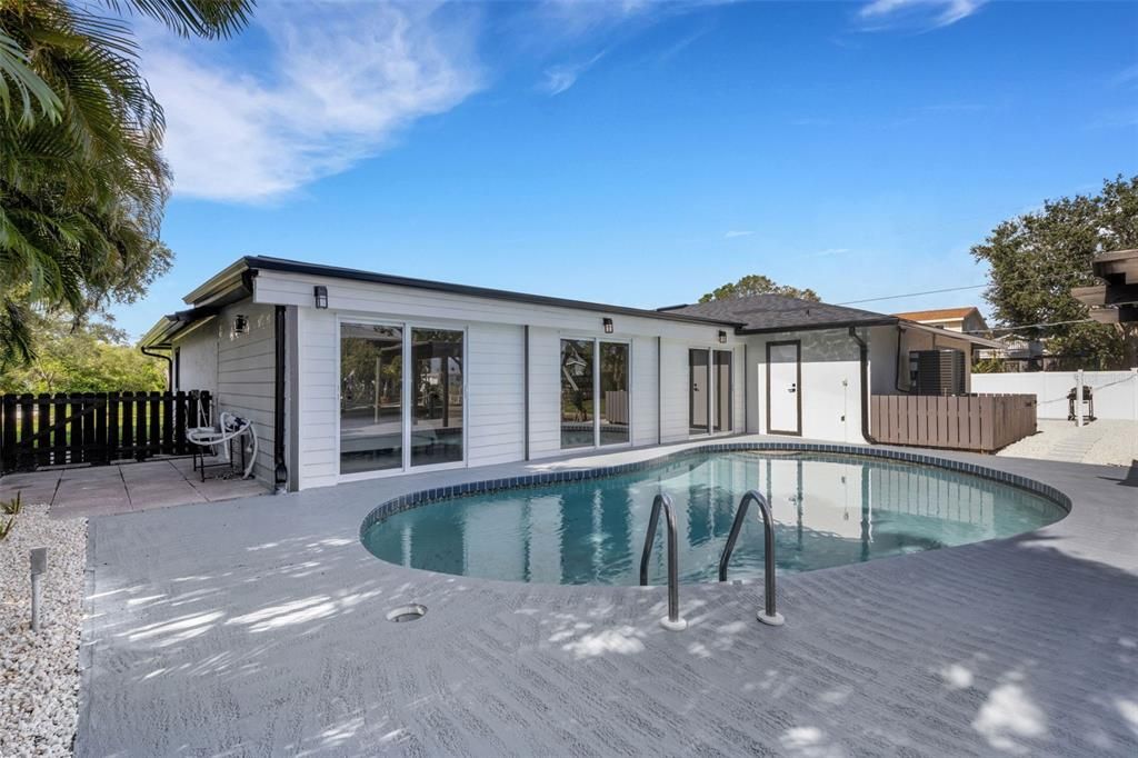 For Sale: $1,049,000 (4 beds, 4 baths, 2284 Square Feet)