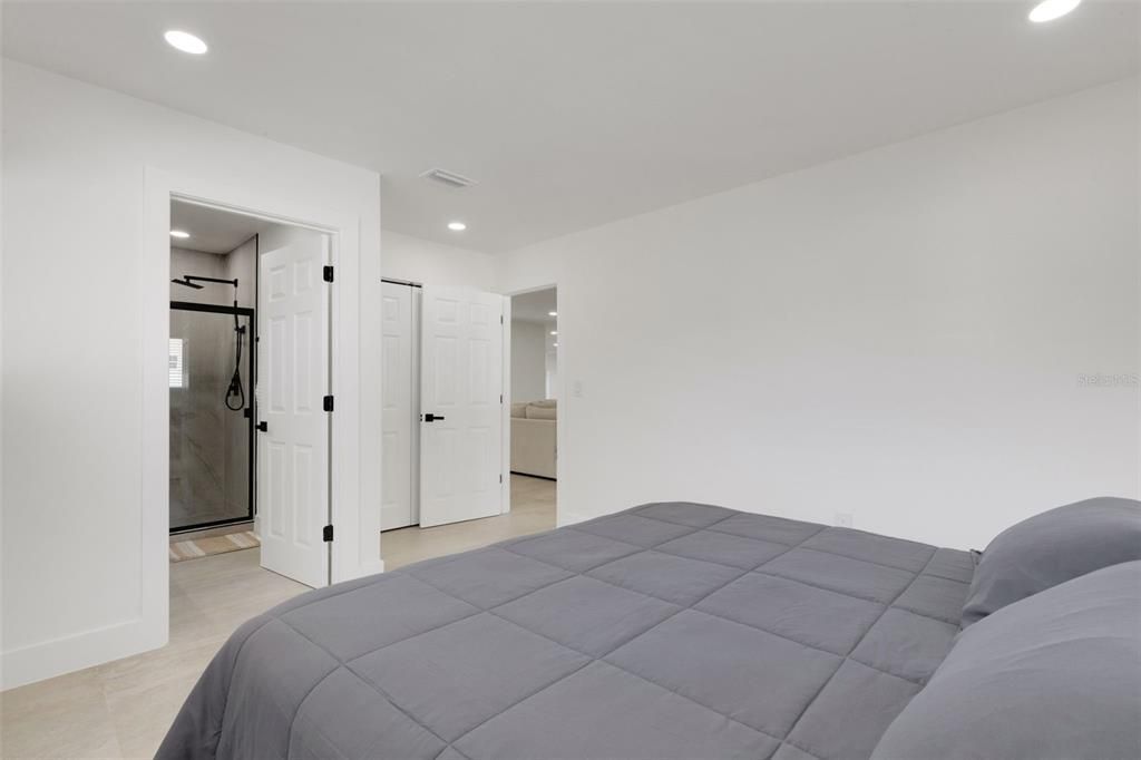 For Sale: $1,049,000 (4 beds, 4 baths, 2284 Square Feet)