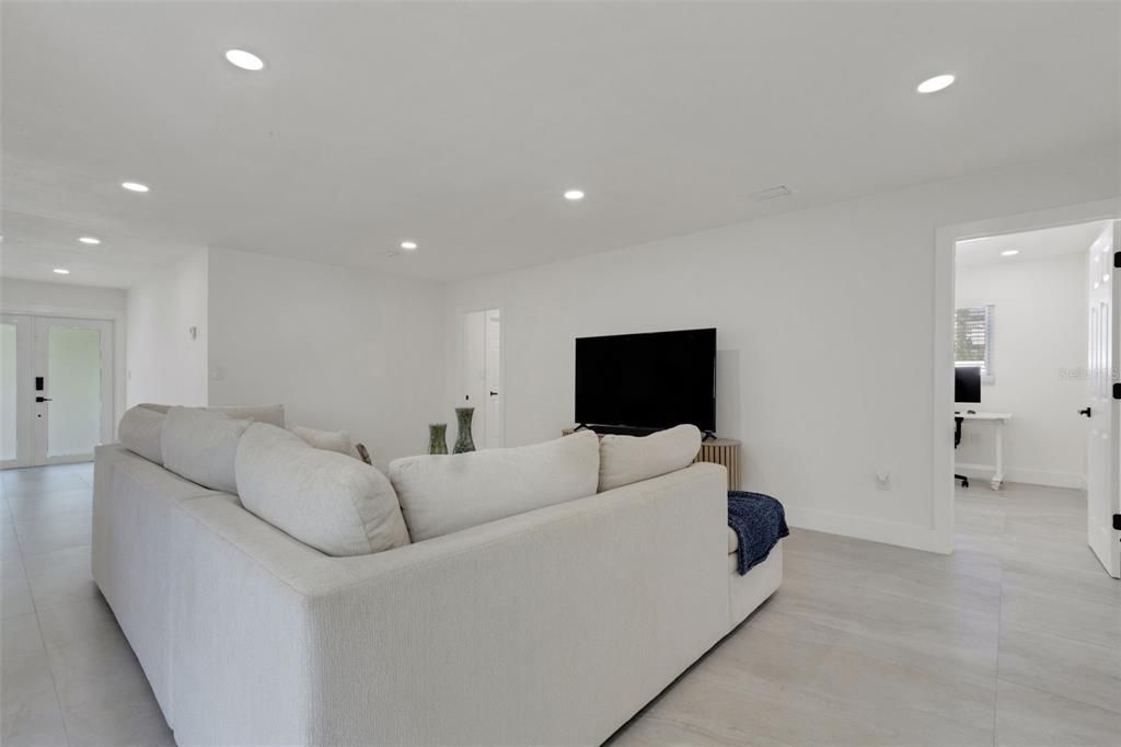 For Sale: $1,049,000 (4 beds, 4 baths, 2284 Square Feet)