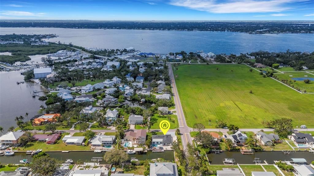 For Sale: $1,049,000 (4 beds, 4 baths, 2284 Square Feet)