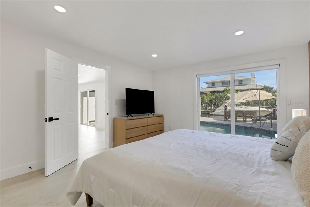 For Sale: $1,049,000 (4 beds, 4 baths, 2284 Square Feet)