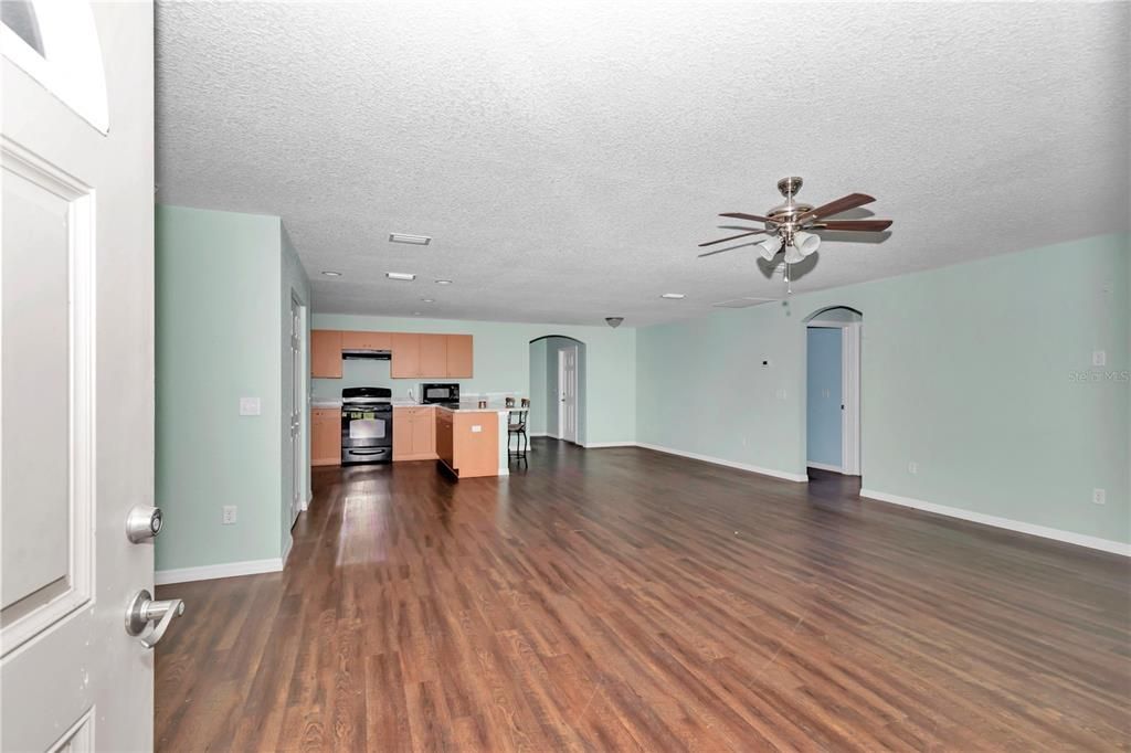 En Renta: $2,000 (3 camas, 2 baños, 1956 Pies cuadrados)