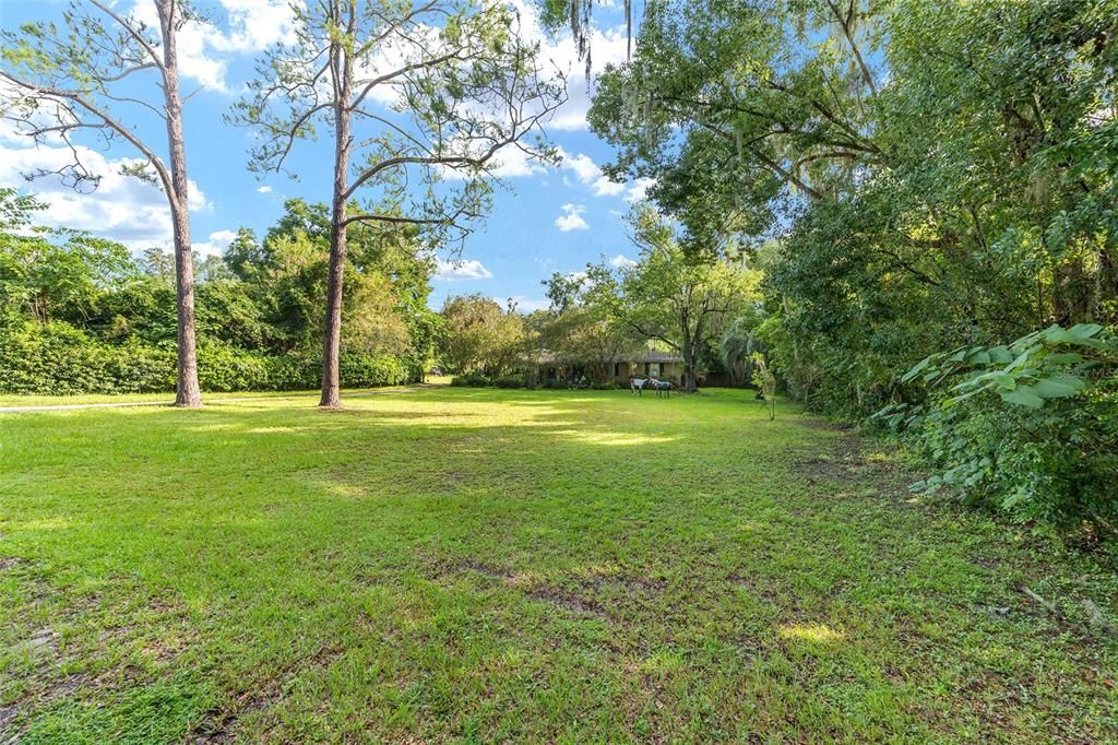 最近售出: $700,000 (0.86 acres)