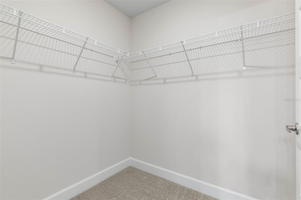 合同活跃: $351,400 (4 贝兹, 3 浴室, 2117 平方英尺)