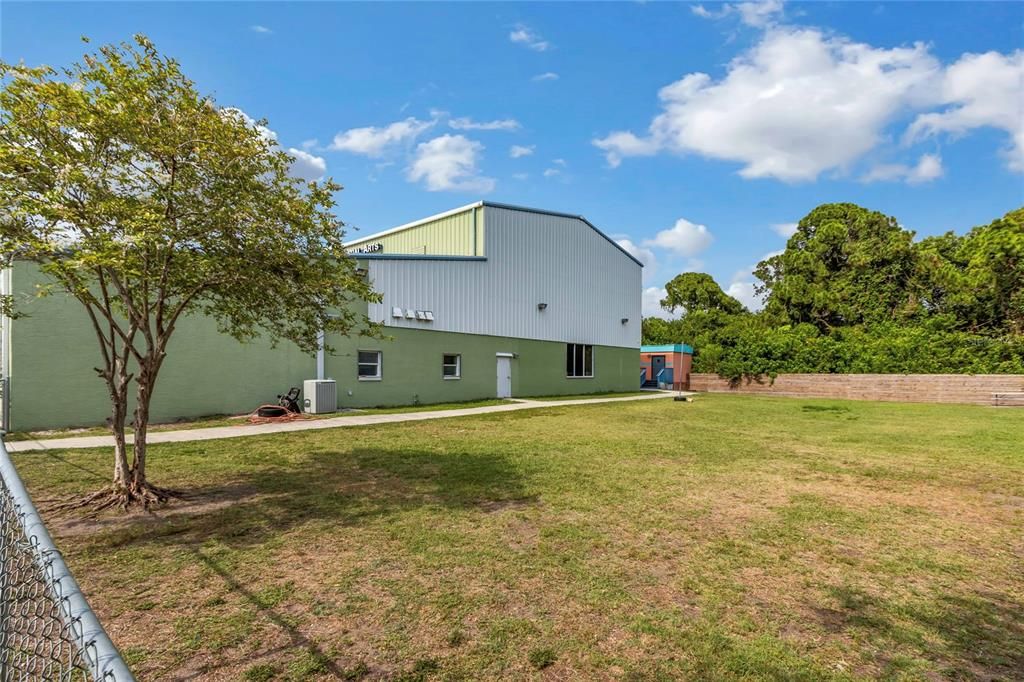 На продажу: $2,350,000 (0 спален, 0 ванн, 10600 Квадратных фут)