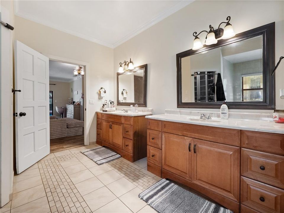 Active With Contract: $999,900 (5 beds, 3 baths, 4151 Square Feet)