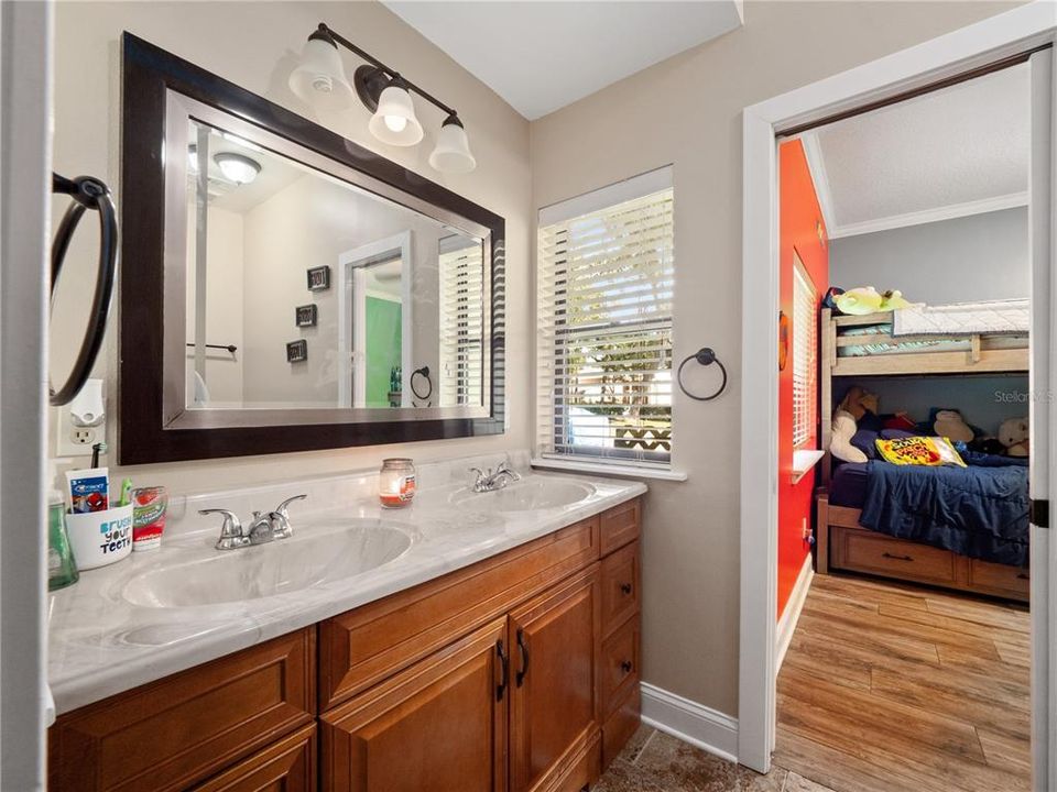 Active With Contract: $999,900 (5 beds, 3 baths, 4151 Square Feet)