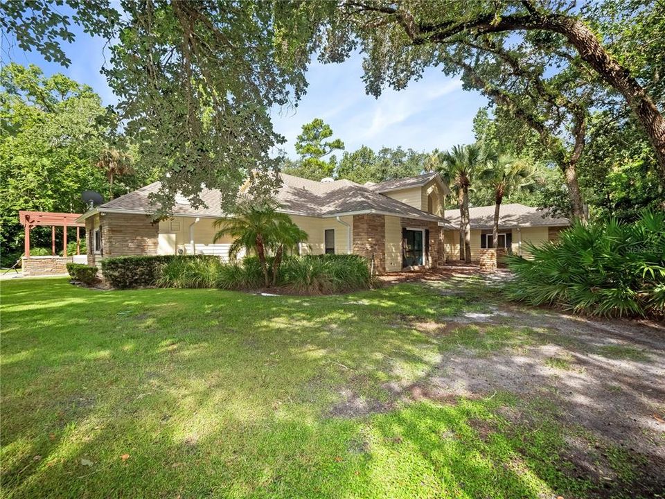 Active With Contract: $999,900 (5 beds, 3 baths, 4151 Square Feet)