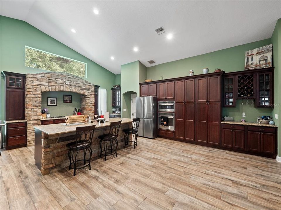 Active With Contract: $999,900 (5 beds, 3 baths, 4151 Square Feet)