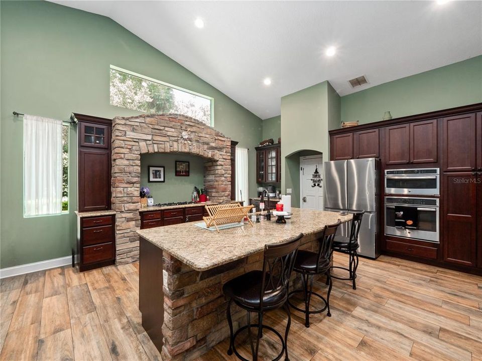 Active With Contract: $999,900 (5 beds, 3 baths, 4151 Square Feet)