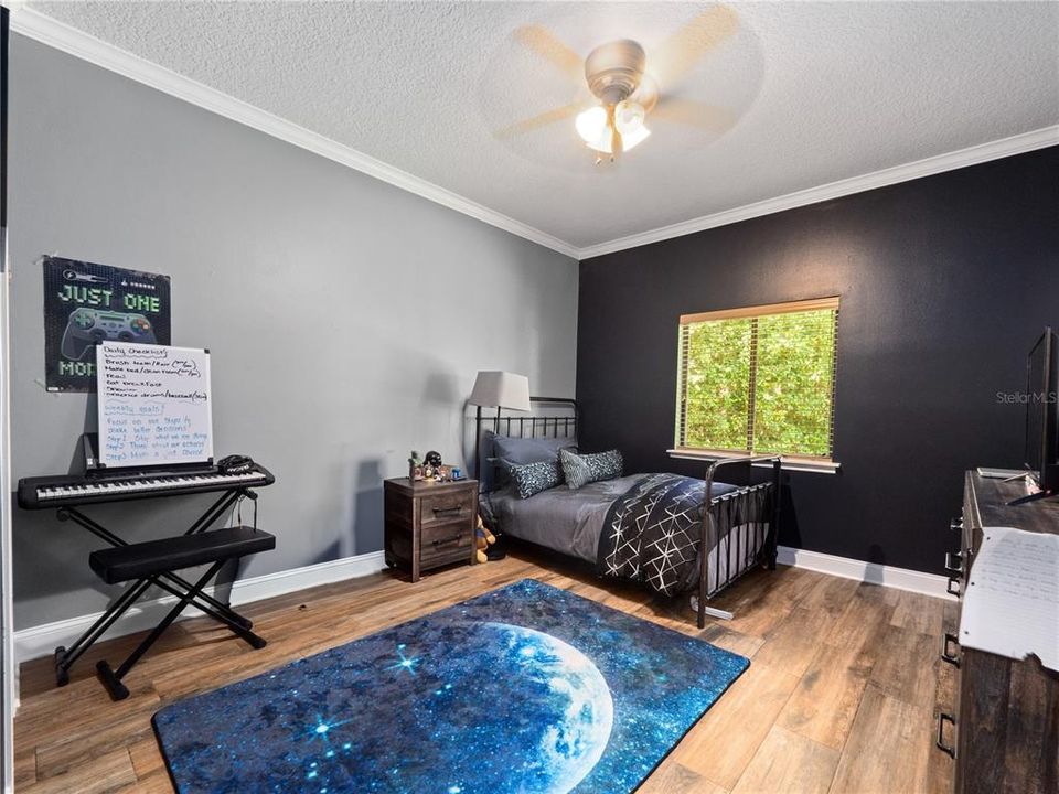 Active With Contract: $999,900 (5 beds, 3 baths, 4151 Square Feet)