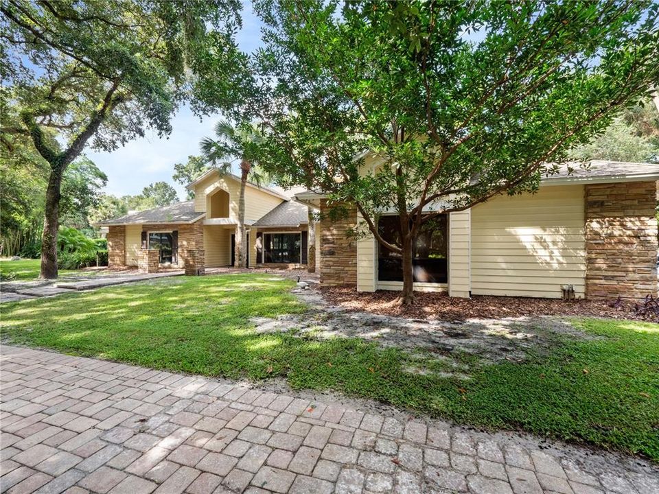 Active With Contract: $999,900 (5 beds, 3 baths, 4151 Square Feet)