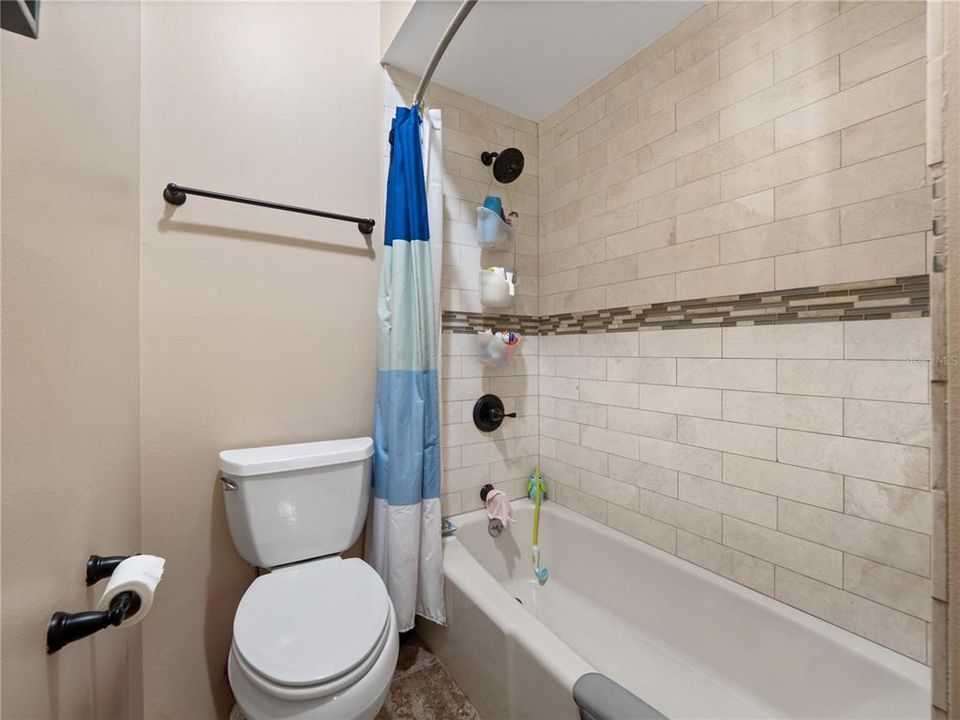 Active With Contract: $999,900 (5 beds, 3 baths, 4151 Square Feet)