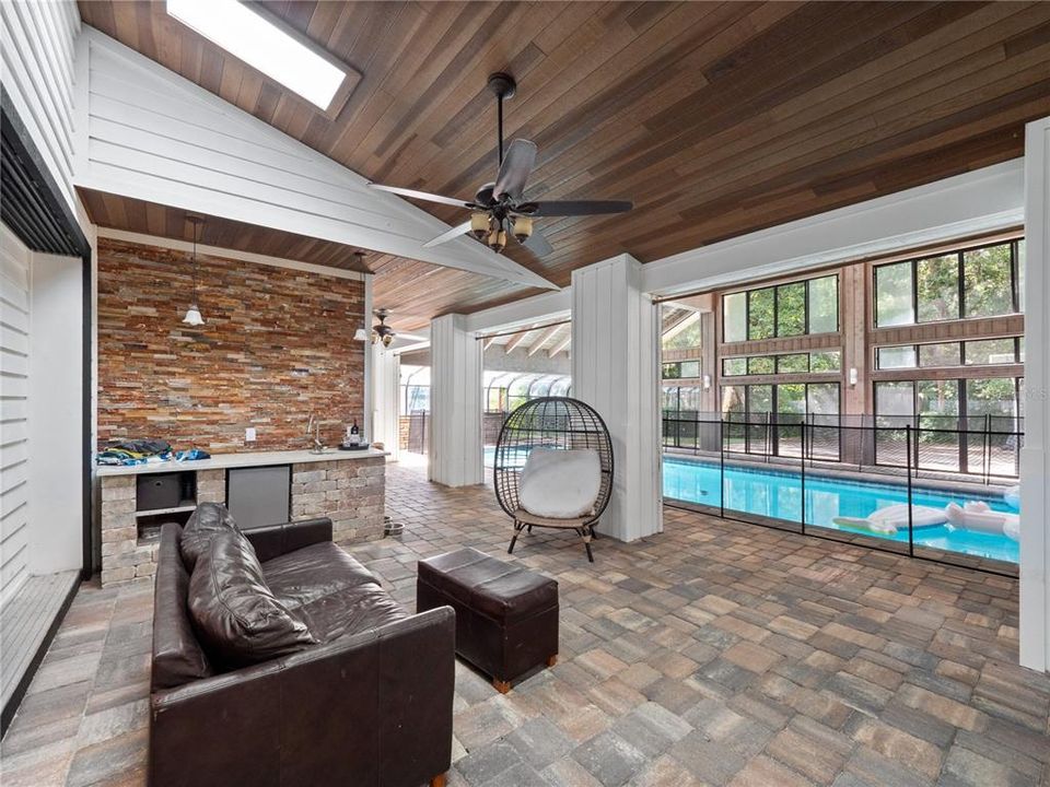 Active With Contract: $999,900 (5 beds, 3 baths, 4151 Square Feet)